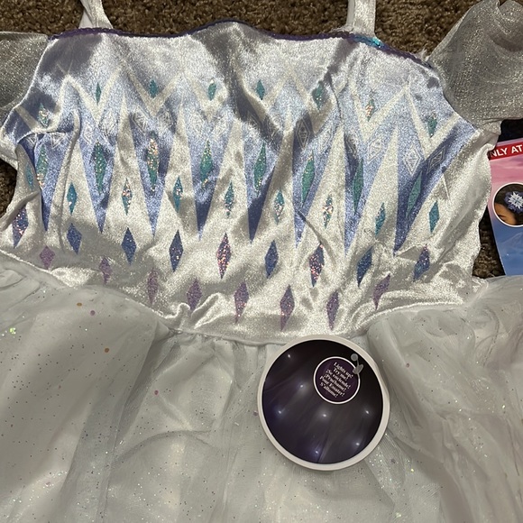 Disney Frozen Elsa Pretend Play Dress Up Light Up Halloween Costume M (7/8) NWT - Picture 2 of 3